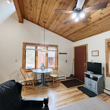 וודלנד פארק Cozy Cabin Suite Bed And Breakfast מראה חיצוני תמונה