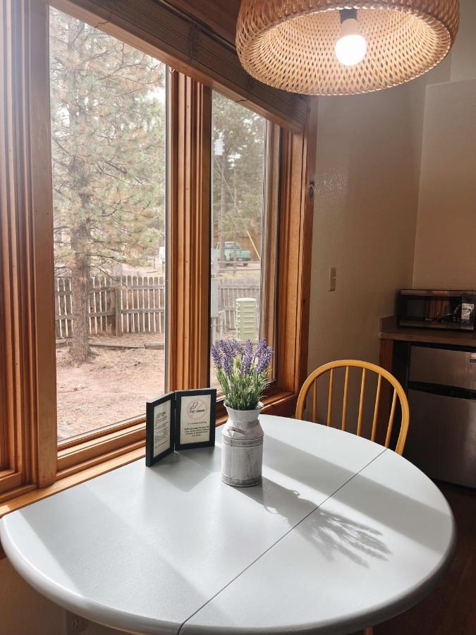 וודלנד פארק Cozy Cabin Suite Bed And Breakfast מראה חיצוני תמונה