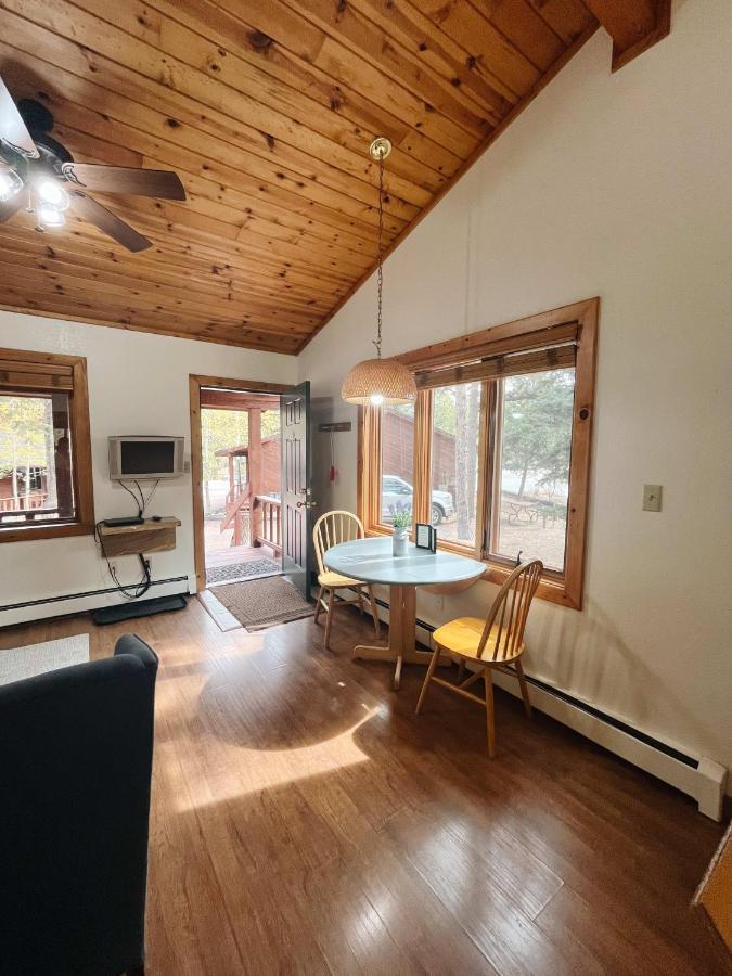 וודלנד פארק Cozy Cabin Suite Bed And Breakfast מראה חיצוני תמונה