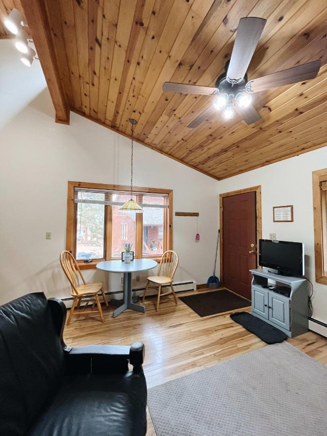 וודלנד פארק Cozy Cabin Suite Bed And Breakfast מראה חיצוני תמונה